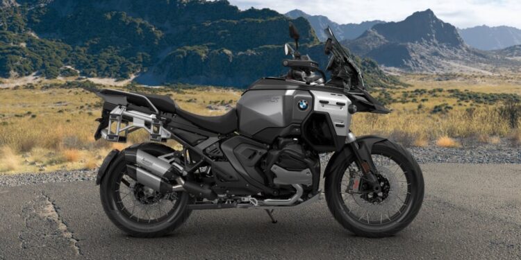 BMW Motorrad Brasil amplia line-up da R 1300 GS Adventure com nova versão Triple Black ASA com Kit Baixo
