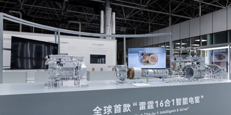 Geely Auto Group revela sistema elétrico inteligente 16 em 1 e conquista dois recordes no Guinness