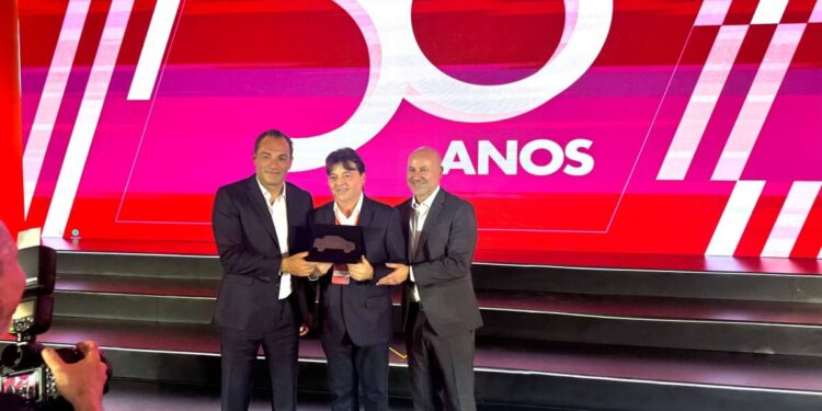 Fiat celebra 50 anos no Brasil com homenagens e reconhecimento à força da sua rede de concessionárias
