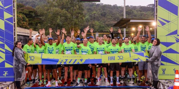 Corrida com 5 mil pessoas marca o início das celebrações dos 50 anos da Fiat no Polo Automotivo Stellantis de Betim
