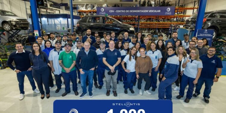 Stellantis desmonta 1000 veículos e recicla mais de 740 toneladas de materiais