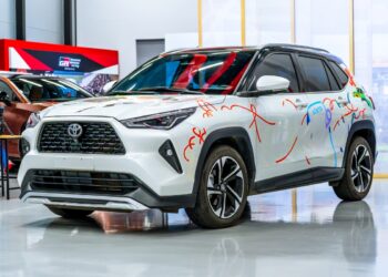 Toyota celebra 60 anos do Corolla e customiza Yaris Cross em parceria com a Pilot na 27ª edição do Festival do Japão