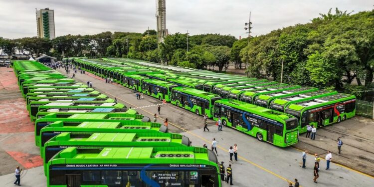 Ônibus elétricos têm crescimento de 92,5% no 1º semestre de 2026 comparado com 2025