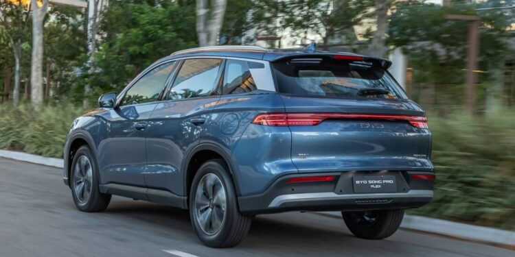 Novo BYD Song Pro chega com tecnologia Flex Fuel e motor com menor consumo energético do segmento