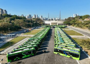 BYD emplaca quase três em cada quatro ônibus elétricos no Brasil em julho