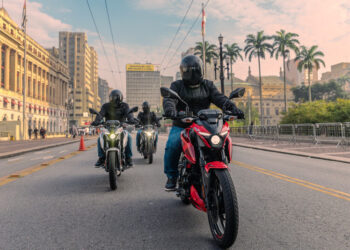 Bajaj bate recorde histórico de emplacamentos em julho de 2026