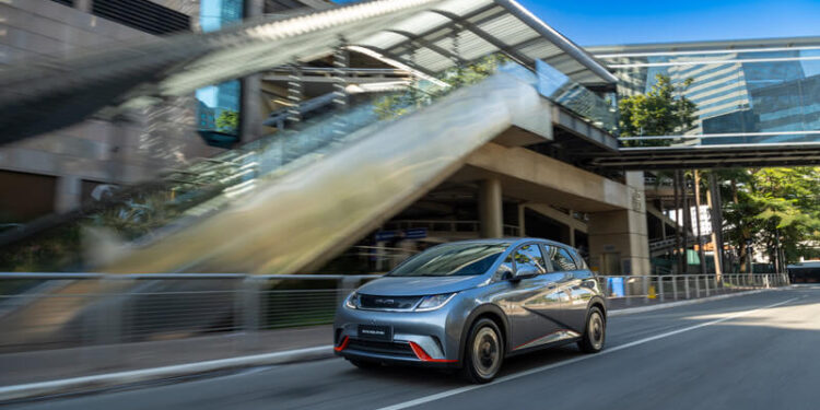 BYD tem melhor mês da história no Brasil, quebra o recorde de emplacamentos e Dolphin GS assume liderança inédita nas vendas varejo