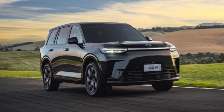 GAC GS9 chega ao Brasil com 500 cv e tecnologia híbrida com extensor de autonomia