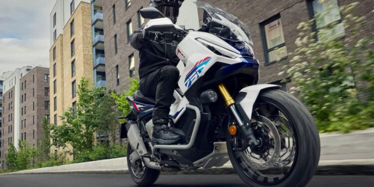 Honda X-ADV 2027 vem com duas opções de cores inéditas