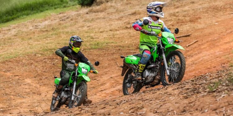 Kawasaki apresenta nova família KLX230 desenvolvida para diferentes terrenos e diferentes perfis de motociclistas