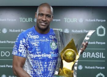 Leapmotor e Palmeiras realizam tour especial com jogadores históricos do clube
