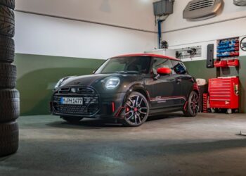 MINI apresenta no Brasil o exclusivo JCW GP Inspired