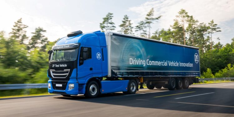 ZF avança em caminhos práticos e tecnologicamente abertos para a descarbonização de veículos comerciais