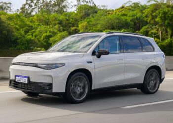 Leapmotor lança adaptador V2L que transforma seus carros em fonte portátil de energia