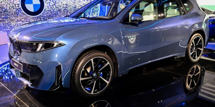 BMW iX3 fez primeira aparição ao público no Brasil e foi destaque da BMW no Festival Interlagos Carros 2026