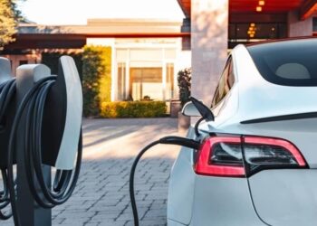 Dia Internacional dos Carros Elétricos: atenção aos riscos de incêndios em baterias