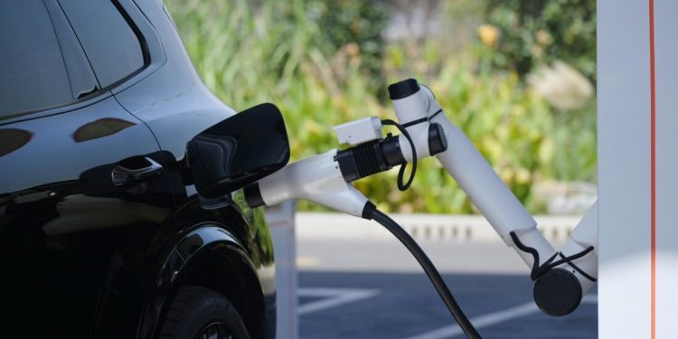 Geely Auto Group apresenta o Geely Smart Charging, sistema de carregamento ultrarrápido com tecnologia de IA