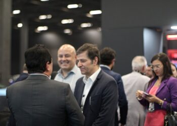 EMOB 2026 integra feira, quatro congressos e hub chinês na maior edição do evento
