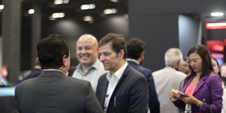 EMOB 2026 integra feira, quatro congressos e hub chinês na maior edição do evento