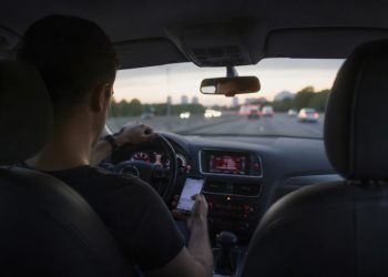 Continental alerta para riscos da distração ao volante e reforça importância da manutenção para a segurança no trânsito