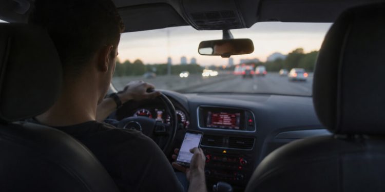Continental alerta para riscos da distração ao volante e reforça importância da manutenção para a segurança no trânsito