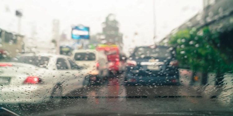 Carro passou por alagamento? Entenda os danos que vão além da parte elétrica