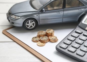 Como evitar ciladas ao comprar um carro de leilão? Veja os cuidados antes de fechar negócio