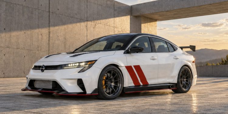 SEMA Show: Nissan mostra Sentra Spec-V e dois esportivos Z modificados