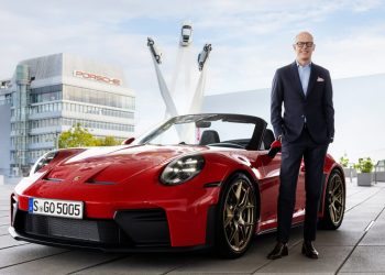 Nova estratégia da Porsche prevê superesportivo, SUV acima do Cayenne e mais exclusividade