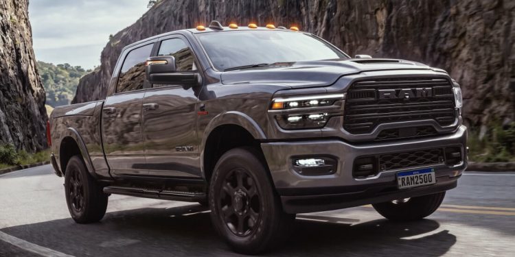 Ram apresenta versão Laramie Night Edition da 2500