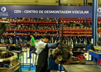 Stellantis celebra um ano do Centro de Desmontagem Veicular Circular AutoPeças