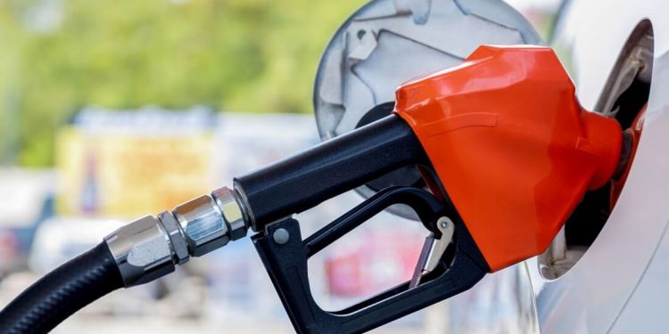 Gasolina parada no tanque: como proteger o combustível de carros híbridos